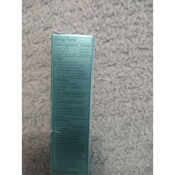 Natural Matte Color Correcting Cream SPF 40 Nib 32ml - Picture 5 of 9